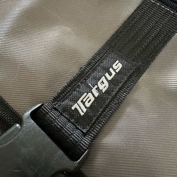 Targus Computer/ Laptop/Mobile Scanner Briefcase - Picture 4 of 9